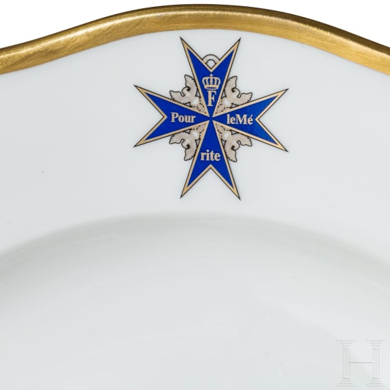 Bedeutendes KPM-Speiseservice f&uuml;r zw&ouml;lf Personen eines Pour le M&eacute;rite-Tr&auml;gers aus dem 1. Weltkrieg