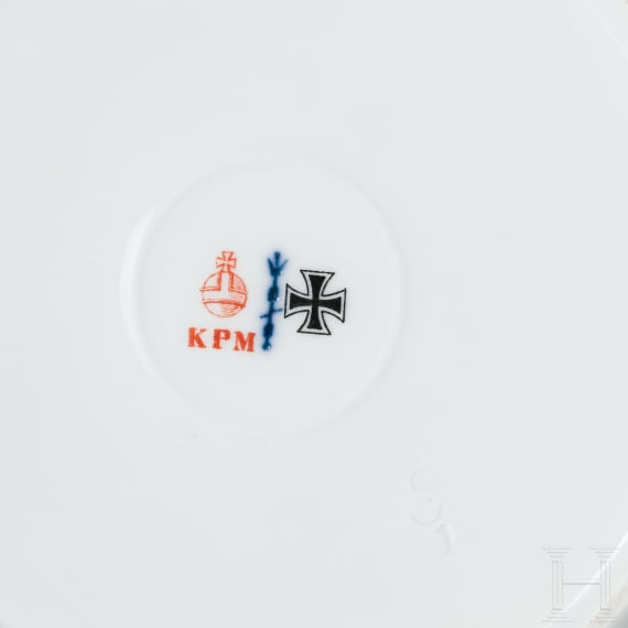 Bedeutendes KPM-Speiseservice f&uuml;r zw&ouml;lf Personen eines Pour le M&eacute;rite-Tr&auml;gers aus dem 1. Weltkrieg