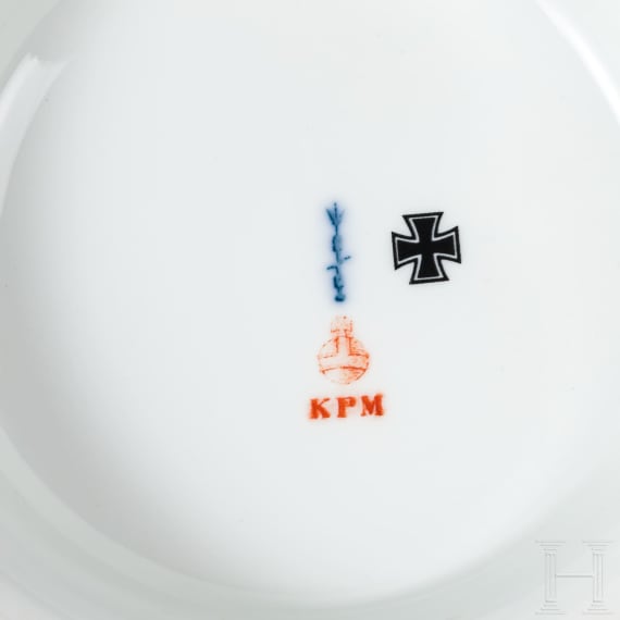 Bedeutendes KPM-Speiseservice f&uuml;r zw&ouml;lf Personen eines Pour le M&eacute;rite-Tr&auml;gers aus dem 1. Weltkrieg