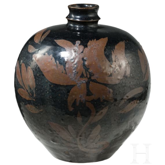 A rare Chinese russet-painted and black-glazed vase, probably Song/Jin Dynasty (960 - 1234), 12th/13th century