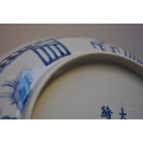 Blau-weißer Teller "drei Freunde der kalten Jahreszeit", China, 19./20. Jhdt.