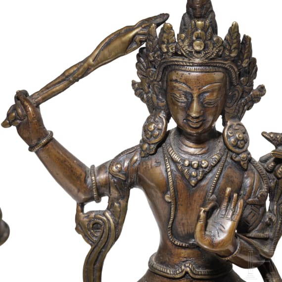 Drei zweiarmige Avalokiteshvara-Statuen, Nepal, 20. Jhdt.