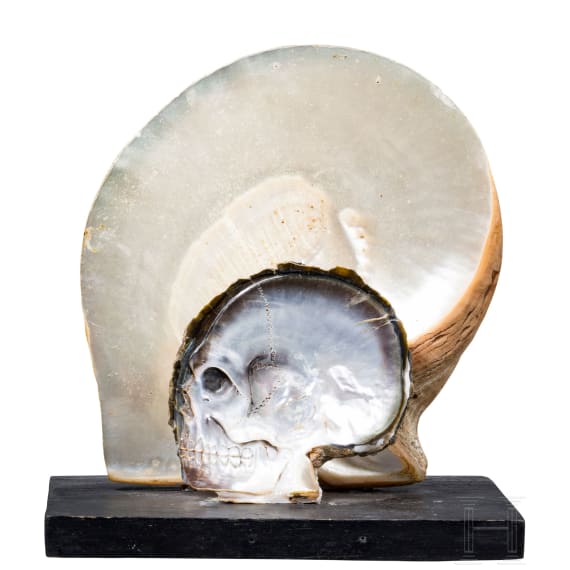 Memento-Mori aus geschnitztem Perlmutt, Italien, 19. Jhdt.