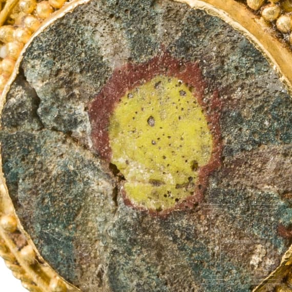 A gold ring with millefiori-inlay in Roman style, 20th century