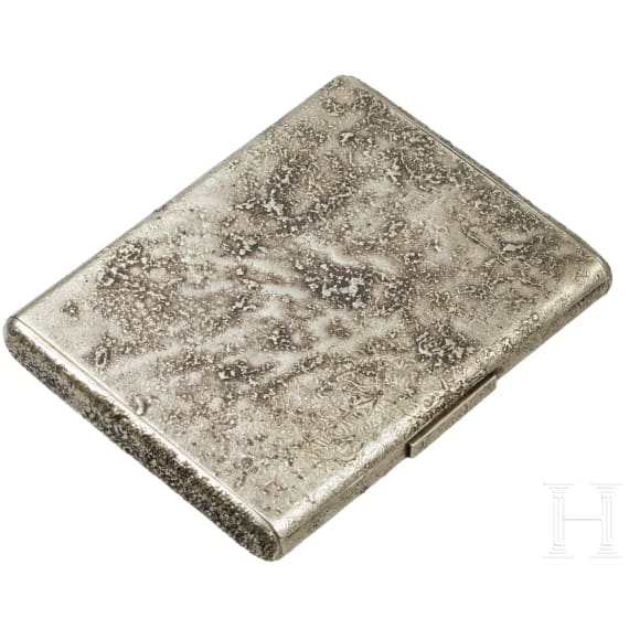 A silver-gilt cigarette case with Samorodok decor, circa 1910