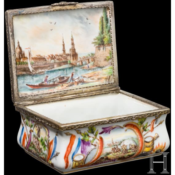 A porcelain box with Napoleon motif, circa 1815