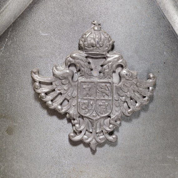 A visor and a pair of gauntlets, collector's replica in the style of the 16th century