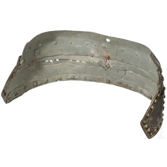 A French or Italian skirt for a backplate