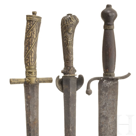 Three hunting hangers, 18th/19th century