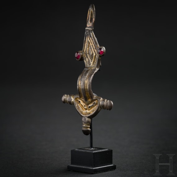 Bügelfibel aus Silber, ostgermanisch, Mitte 5. Jhdt. n. Chr.