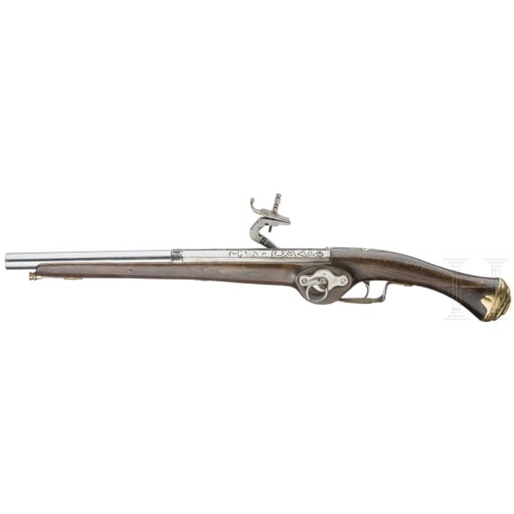 A wheelock pistol and a powder flask in 1630s style, repro for decorative purposes only, 20th century