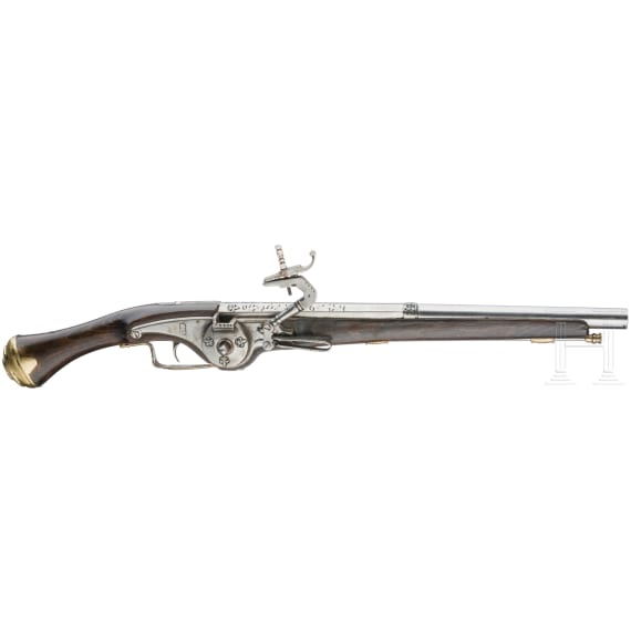 A wheelock pistol and a powder flask in 1630s style, repro for decorative purposes only, 20th century