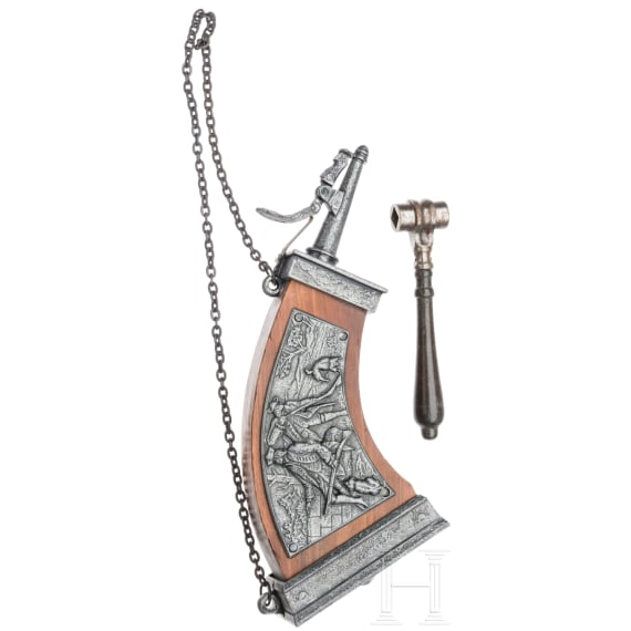 A wheelock pistol and a powder flask in 1630s style, repro for decorative purposes only, 20th century