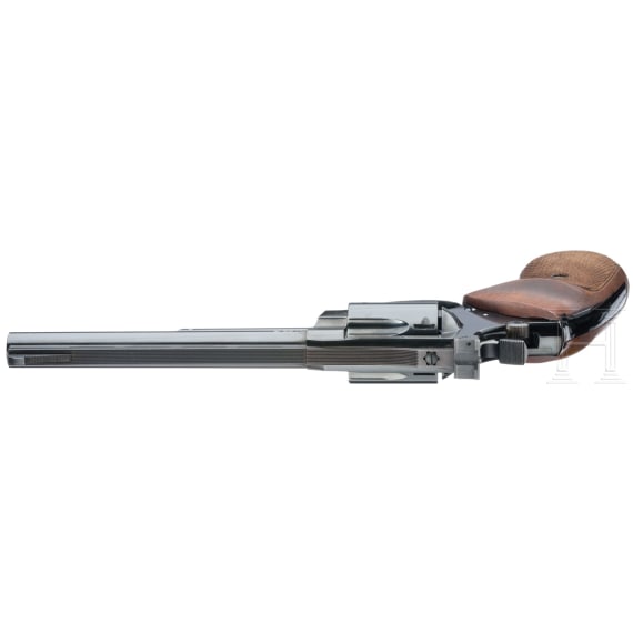 Revolver Korth, with grips for left-handed shooting