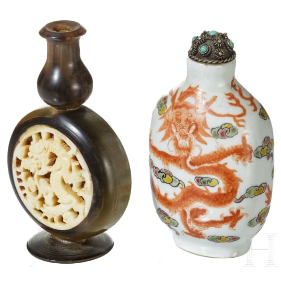 Zwei Chinesische Schnupftabakflaschen mit Drachendekor (Snuffbottles), China, 19./20. Jhdt.