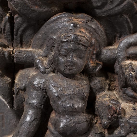 Zwei hinduistische Holzreliefs mit Darstellungen Shivas, Nepal oder Nordostindien, frühes 20. Jhdt.