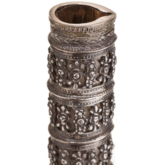 Goldtauschierter Yatagan mit silberner Scheide, osmanisch, datiert 1790