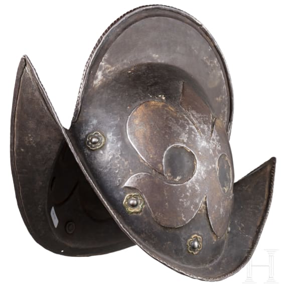 Schwarzwei&szlig;er Morion mit Lilienmotiv, deutsch, um 1600