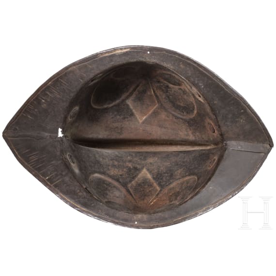 Schwarzwei&szlig;er Morion mit Lilienmotiv, deutsch, um 1600