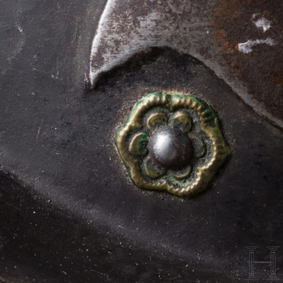 Schwarzwei&szlig;er Morion mit Lilienmotiv, deutsch, um 1600