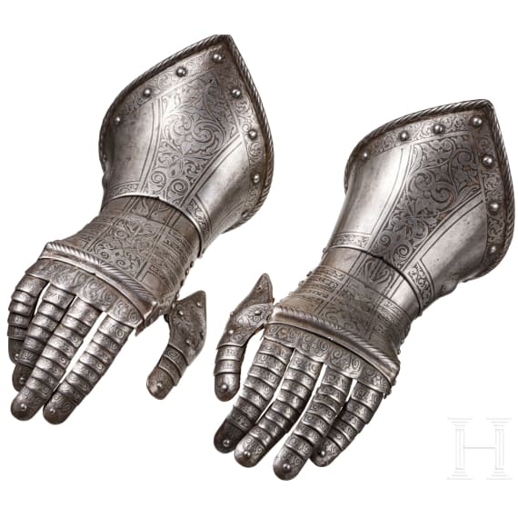 Ein Paar Panzerhandschuhe mit ge&auml;tztem Dekor, Frankreich oder Italien, um 1600