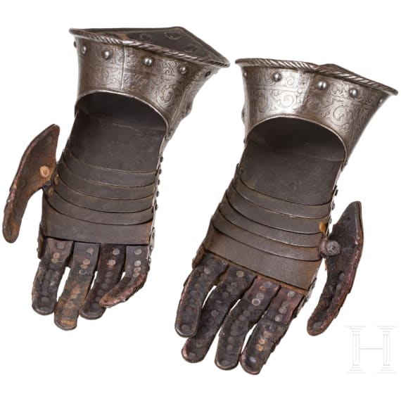 Ein Paar Panzerhandschuhe mit ge&auml;tztem Dekor, Frankreich oder Italien, um 1600