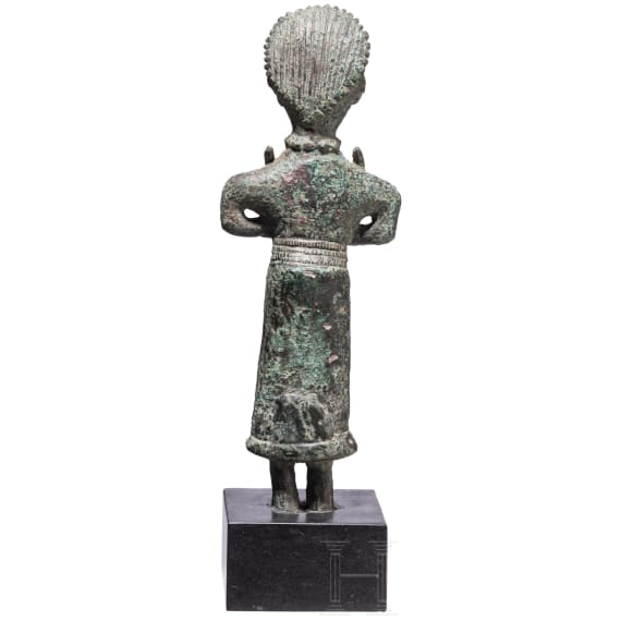Bronzestatuette einer Frau mit Halbmond, neoelamitisch, 8. - 7. Jhdt. v. Chr.