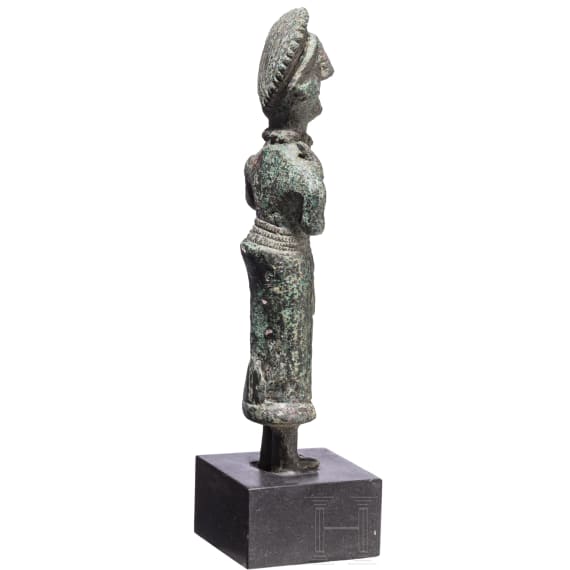 Bronzestatuette einer Frau mit Halbmond, neoelamitisch, 8. - 7. Jhdt. v. Chr.