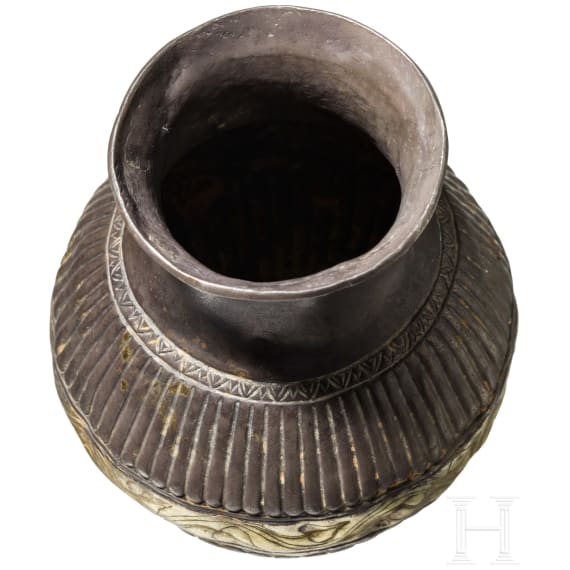 Silbergef&auml;&szlig; mit getriebenem und geritztem Dekor, griechisch, 4. Jhdt. v. Chr.