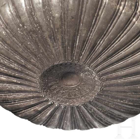 Silberphiale mit hohem Rand, griechisch, 5. - 4. Jhdt. v. Chr.