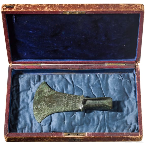 Bronzebeil f&uuml;r zeremonielle Zwecke, etruskisch, 2. H&auml;lfte 8. - fr&uuml;hes 7. Jhdt. v. Chr.