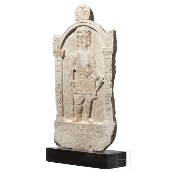 Grabstele eines Venators aus Marmor, r&ouml;misch, 3. Jhdt. n. Chr.
