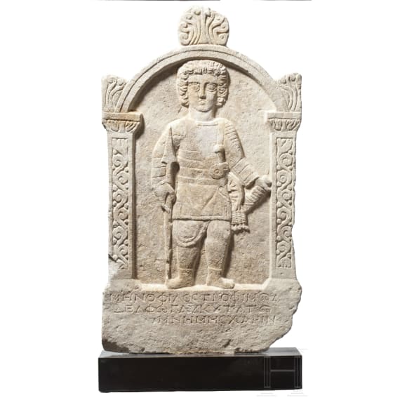 Grabstele eines Venators aus Marmor, r&ouml;misch, 3. Jhdt. n. Chr.