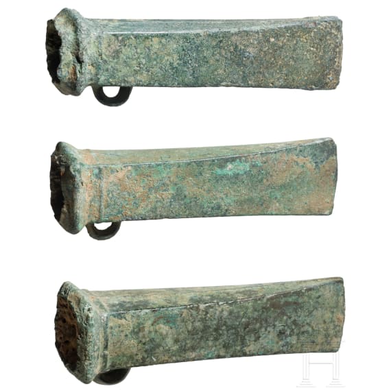 Drei Bronzebeile Typ Dahouet, bretonisch, sp&auml;te Bronzezeit bis fr&uuml;he Eisenzeit Westeuropas, 10. - 5. Jhdt. v. Chr.