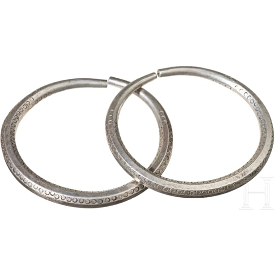 18-teiliger Hortfund von Silberschmuck, wikingerzeitlich, 10. - 11. Jhdt.
