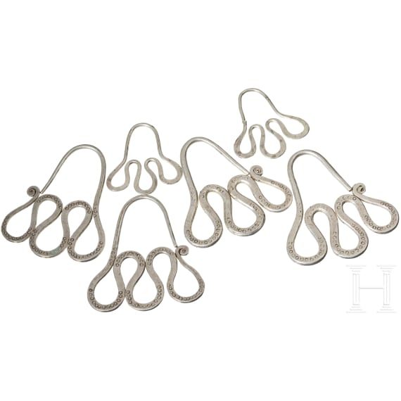 18-teiliger Hortfund von Silberschmuck, wikingerzeitlich, 10. - 11. Jhdt.