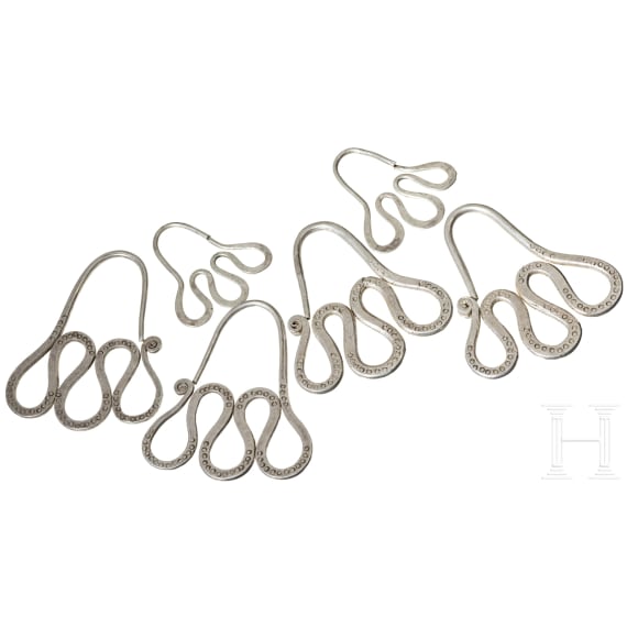 18-teiliger Hortfund von Silberschmuck, wikingerzeitlich, 10. - 11. Jhdt.