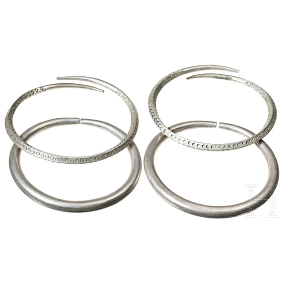 18-teiliger Hortfund von Silberschmuck, wikingerzeitlich, 10. - 11. Jhdt.
