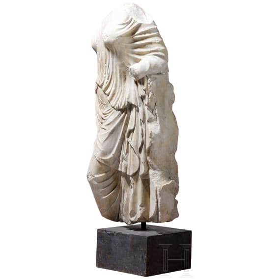 Klassizistische Marmorstatue nach dem hochklassischen Vorbild der Aphrodite der G&auml;rten, um 1800 - fr&uuml;hes 19. Jhdt.