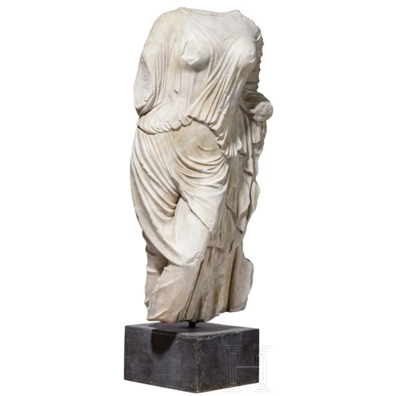 Klassizistische Marmorstatue nach dem hochklassischen Vorbild der Aphrodite der G&auml;rten, um 1800 - fr&uuml;hes 19. Jhdt.