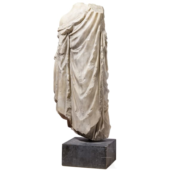 Klassizistische Marmorstatue nach dem Vorbild der hochklassischen Aphrodite des Typus "Fr&eacute;jus", um 1800 - fr&uuml;hes 19. Jhdt.