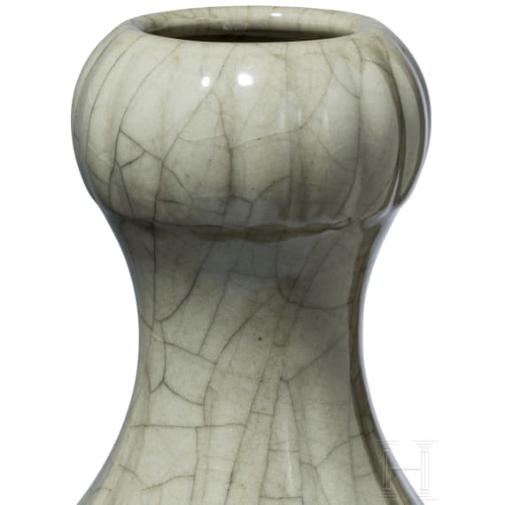 Gro&szlig;e Knoblauchmund-Vase mit Ge-Typus-Glasur und Yongzheng-Sechszeichenmarke (1678 - 1735), wahrscheinlich sp&auml;ter