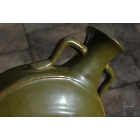 Vase (moon flask) mit "Teadust"-Glasur und Qianlong-Sechszeichenmarke, China, wohl aus der Zeit (1711 - 1799)