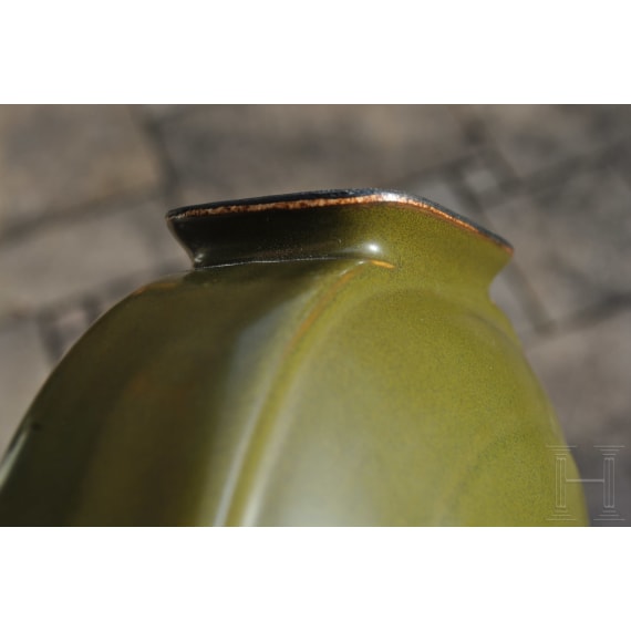 Vase (moon flask) mit "Teadust"-Glasur und Qianlong-Sechszeichenmarke, China, wohl aus der Zeit (1711 - 1799)