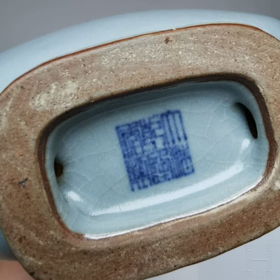 Mondflasche aus Guanware mit Qianlong-Sechszeichenmarke, China, wahrscheinlich aus der Zeit