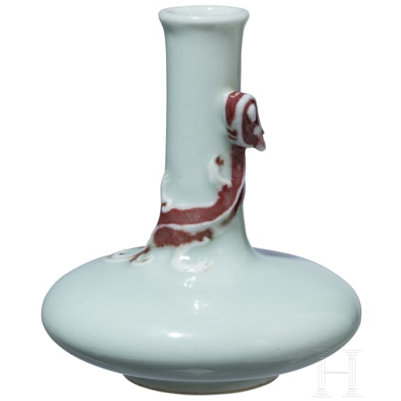 Kleines V&auml;schen mit Drachendekor und Qianlong-Vierzeichenmarke, wohl 18./19. Jhdt.