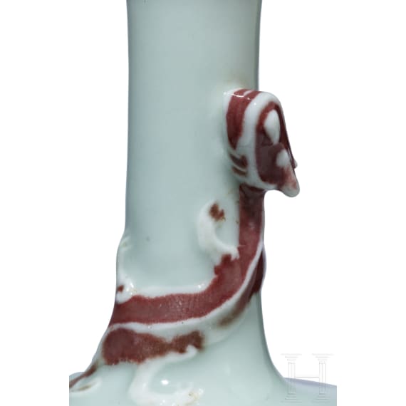 Kleines V&auml;schen mit Drachendekor und Qianlong-Vierzeichenmarke, wohl 18./19. Jhdt.