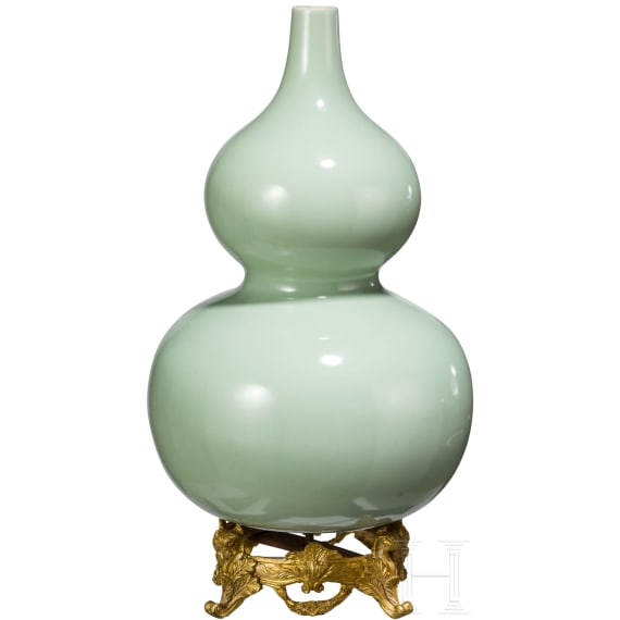 Gro&szlig;e Seladon-Doppelk&uuml;rbisvase, China, wohl Qianlong Periode (1736 - 1795)