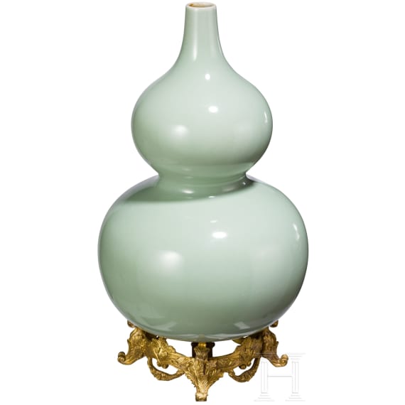 Gro&szlig;e Seladon-Doppelk&uuml;rbisvase, China, wohl Qianlong Periode (1736 - 1795)