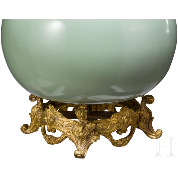 Gro&szlig;e Seladon-Doppelk&uuml;rbisvase, China, wohl Qianlong Periode (1736 - 1795)